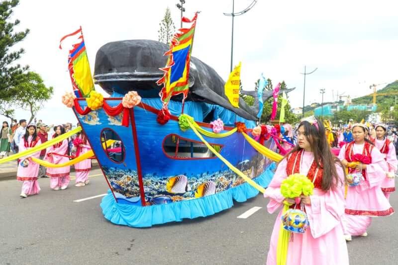 붕따우의 Nghinh Ong Thang Tam 축제