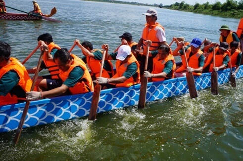 엔 듀야 마을의 전통 수영 수영 협회