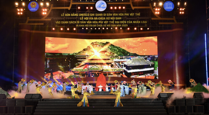 Ba Chua Mountain Sam Mountain의 특별 축제