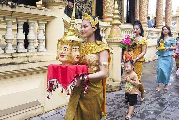 환영하는 Tet Holiday, 2025