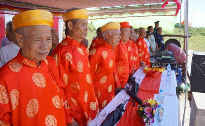 엔 듀야 마을의 전통 수영 수영 협회