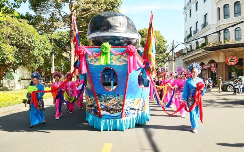 붕따우의 Nghinh Ong Thang Tam 축제