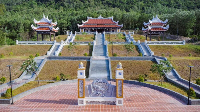 Vo Van DungとDai Tu Vo Van Dungの神殿から。