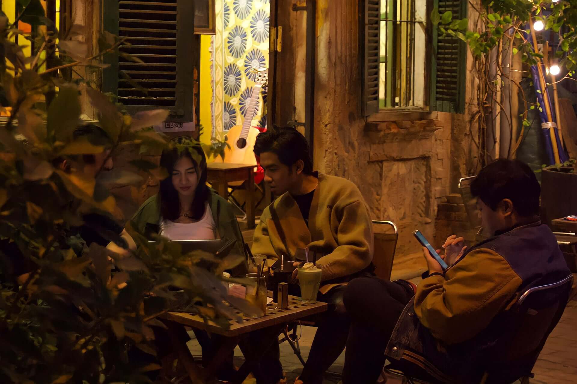 Tìm Lại Bình Yên Tại Hầm Trú Ẩn – Một Quán Cà Phê Đầy Sáng Tạo