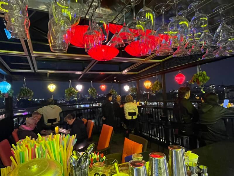 Điểm Hẹn Thư Giãn Hoàn Hảo Ở Bella Lake View Sky Bar & Restaurant