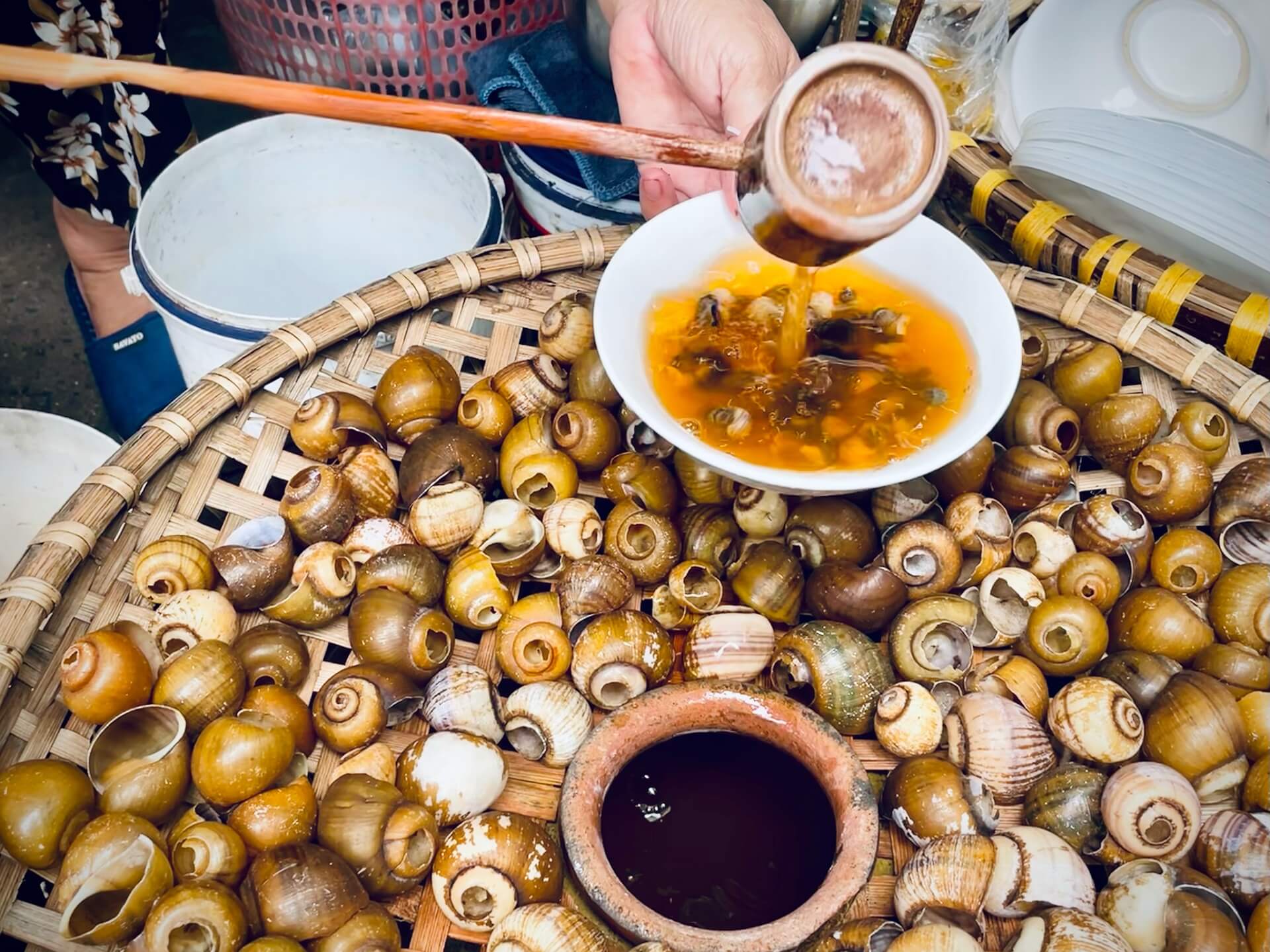 Cảm Nhận Mùi Vị Hà Nội Từ Món Bún Ốc Nguội Cô Báu