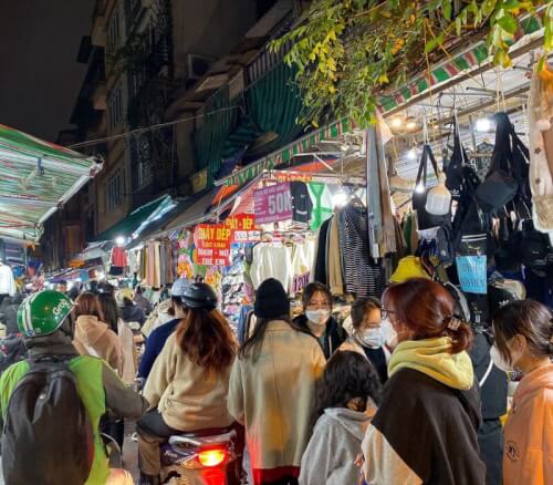 Mua Sắm Tiết Kiệm Tại Chợ Nhà Xanh: Cẩm Nang Cho Sinh Viên Hà Nội