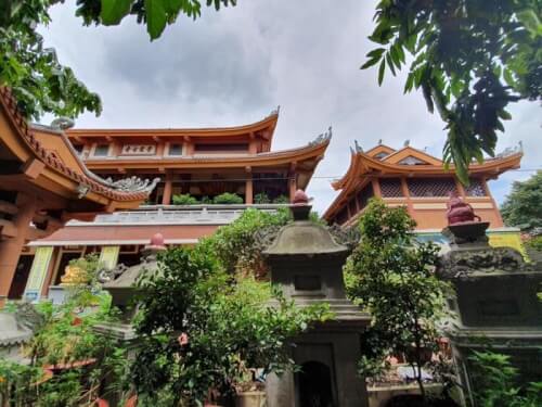 Vẻ Đẹp Linh Thiêng Và Cổ Kính Của Chùa Yên Phú