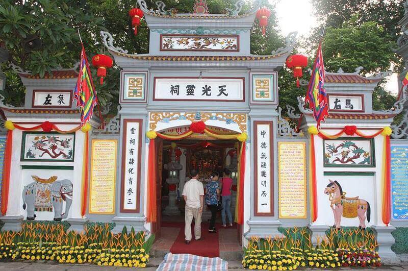 Vẻ Đẹp Kiến Trúc Và Những Báu Vật Cổ Tại Đền Ghềnh