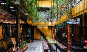 Tái Sinh Từ Những Vật Liệu Cũ: Câu Chuyện Cảm Hứng Từ Hidden Gem Coffee