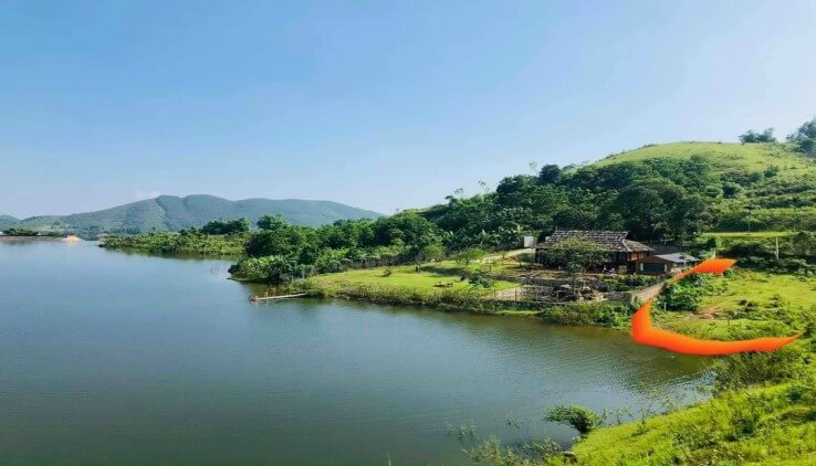 Một Ngày Ở Hồ Cố Đụng: Khi Mặt Hồ Nói Thay Lời Bình Yên