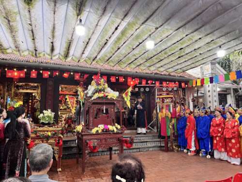 Đình Nghi Tàm – Góc ký ức xưa giữa lòng hồ Tây thơ mộng