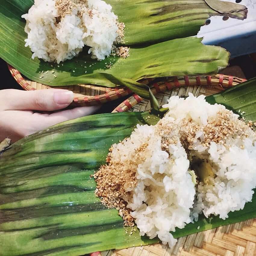 Xôi Khúc Hà Nội: Món Ăn Dân Dã Không Thể Bỏ Lỡ Khi Du Lịch Thủ Đô