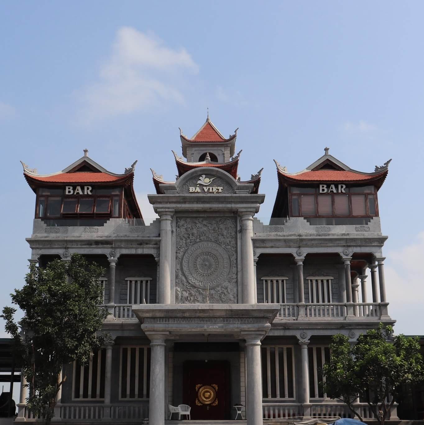 Khám Phá Sự Tinh Xảo Của Đá Quý Tại Trung Tâm Nghệ Thuật Hồng Quang