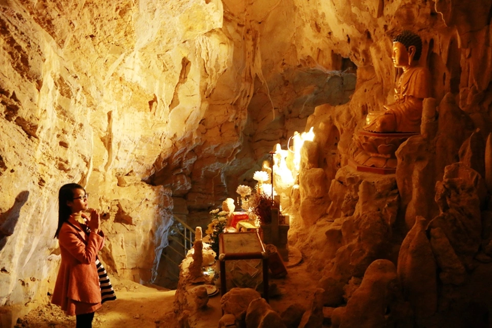 Động Vái Giời - Khám Phá Một Thiên Đường Độc Đáo Giữa Lòng Ninh Bình