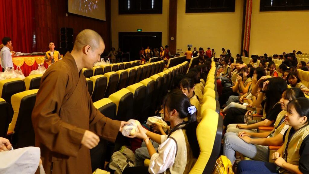 Tìm Lại Bình An Tại Chùa Bái Đính Qua Khóa Tu Mùa Hè