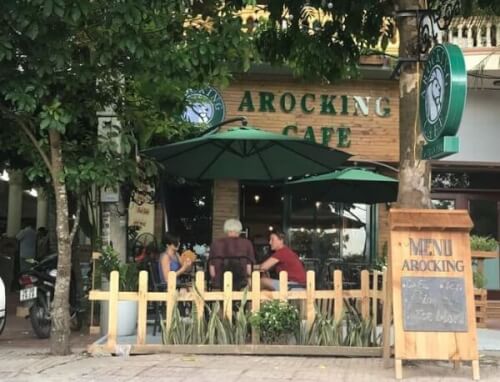 Tìm bình yên ở Arocking Café: Góc nhỏ cũ kỹ mà đầy cảm xúc