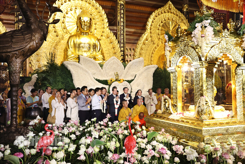 Hàng Nghìn Phật Tử Tham Dự Lễ Cung Rước Xá Lợi Đức Phật Tại Chùa Bái Đính