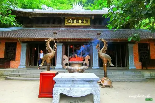 Khám Phá Đền Trình – Cửa Ngõ Vào Tràng An Huyền Thoại