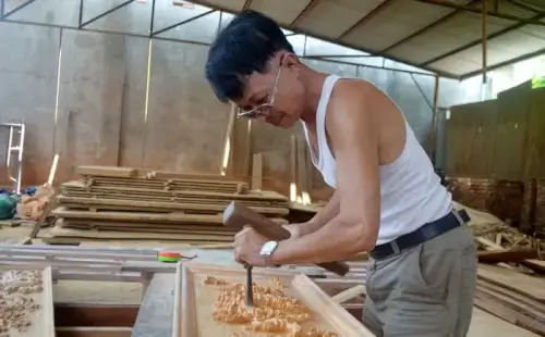 Tiếng Đục Vang Xa: Hành Trình Theo Dấu Nghề Mộc Ở Phúc Lộc