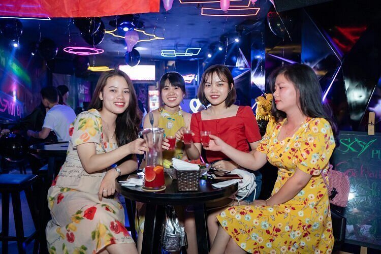 Bí kíp “sống ảo” với ánh đèn lồng lung linh tại King Kong Bar
