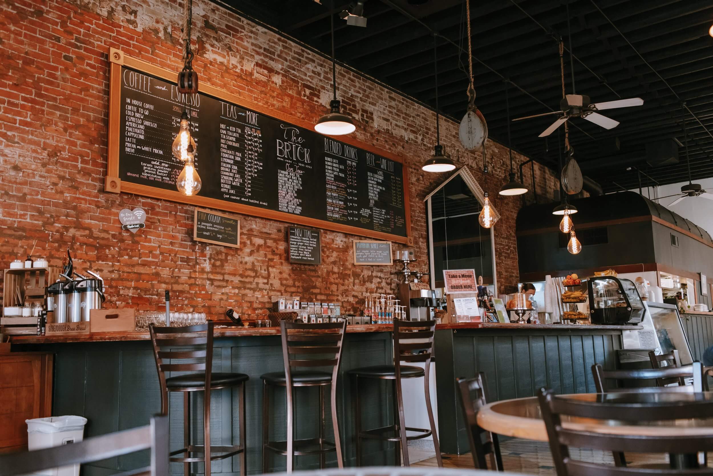 Brick Coffee Shop: Không Gian Yên Tĩnh Cho Những Ngày Thư Giãn