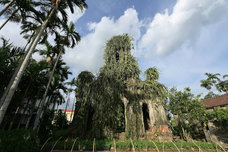 Check-in Nhà Thờ Bỏ Hoang Mang Dáng Dấp Lâu Đài Cổ Tích