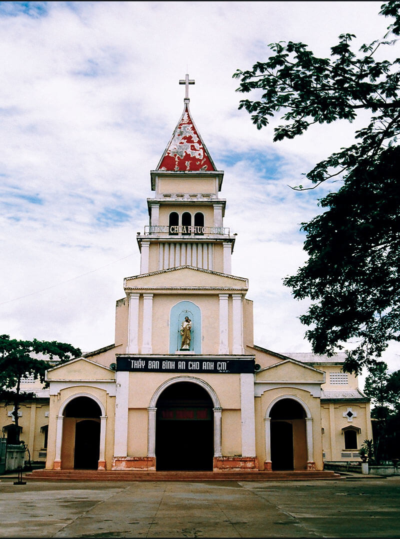 トラケージ教会は、ハウジャンの有名な宗教作品の1つです。長い間私のコミューンにあり、この教会には長い歴史があります