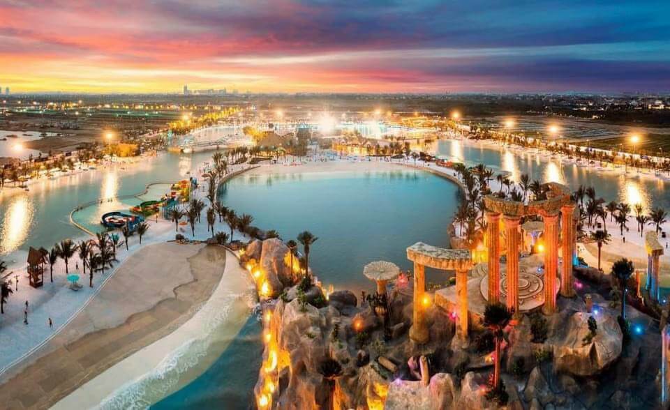 Mùa hè 2023, công viên sóng Royal Wave Park đã được đổi tên thành VinWonders Wave Park và chính thức trở thành 1 phần của dự án VinWonders Hà Nội nằm ngay tại bờ Đông thủ đô.