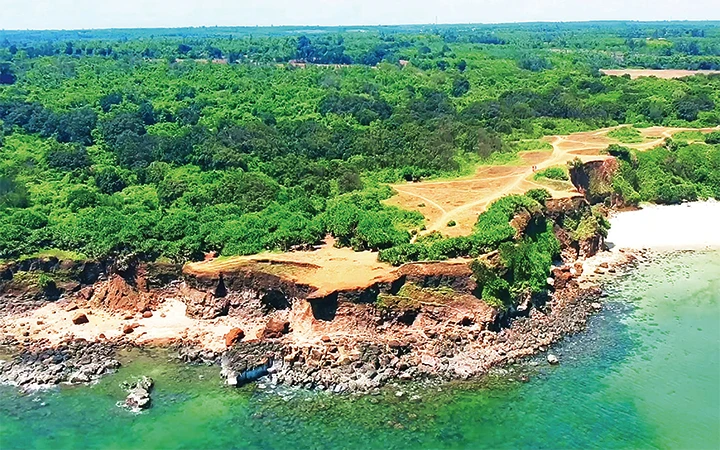 If you have the opportunity to stop in Vinh Linh district, Quang Tri province, do not forget to open your eyes with the experience of climbing nose