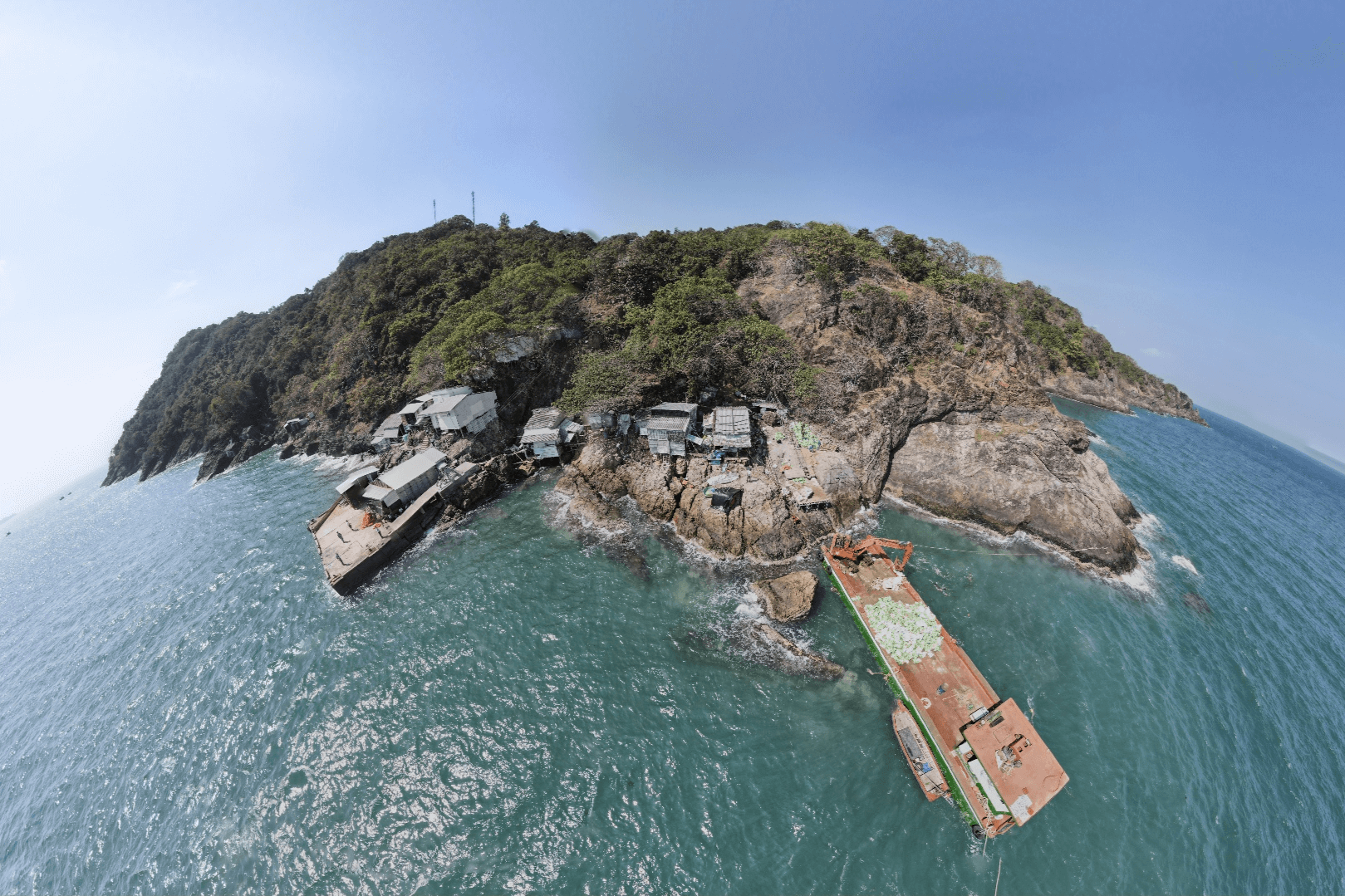 ホン・チュオイ島は、カ・マウに旅行する機会があるときに見逃すべきではない観光地の1つです。