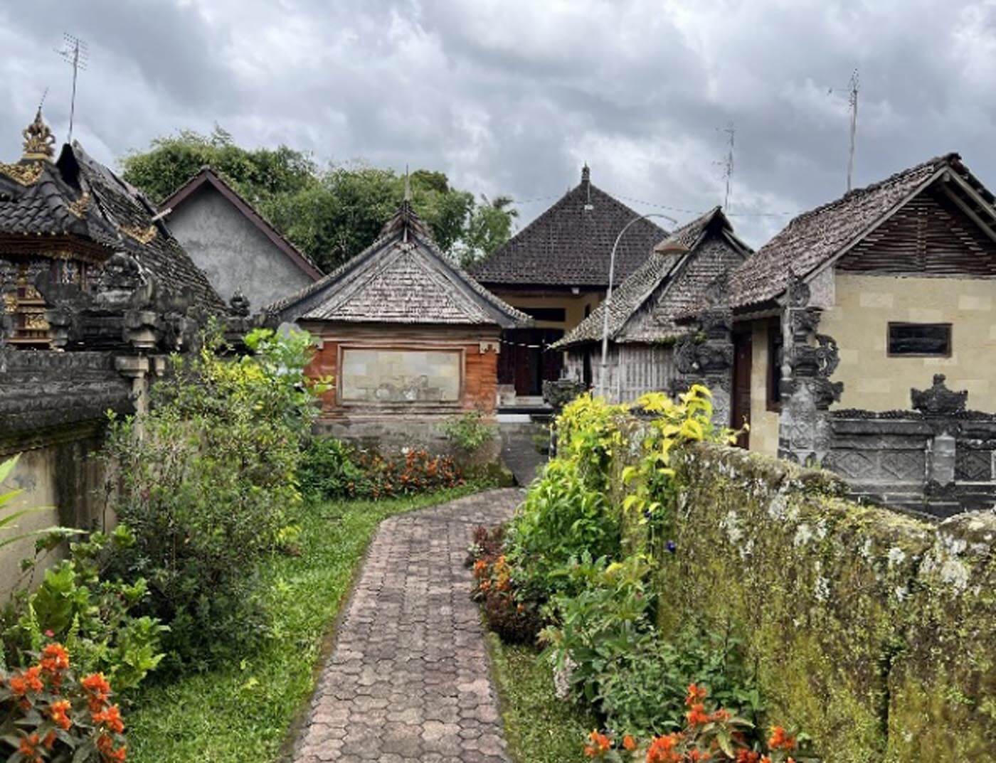 Khuoi Ky Rock Villageは、ユニークで派手な建築の美しさと、手付かずの山々と自然に囲まれた空間をもたらします。