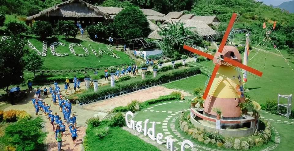 Nông trại Golden Cow nằm ở địa bàn thông Minh Quốc thuộc xã Lương Sơn huyện Thường Xuân, cách trung tâm thành phố Thanh Hóa 60km.