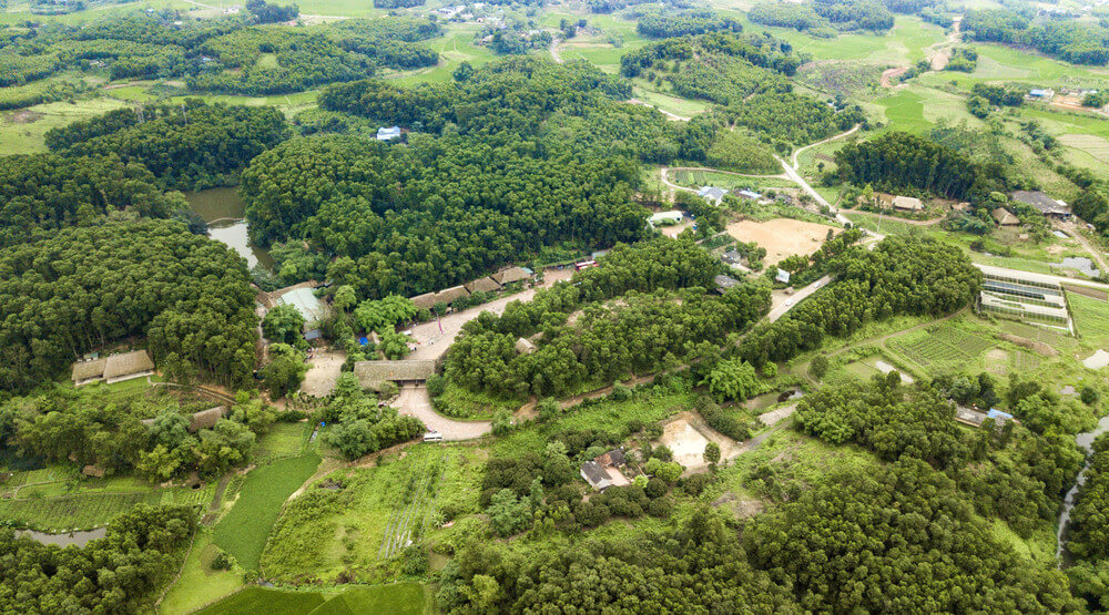ここでは、伝統的な習慣と慣行はほとんど無傷に保たれ、ユニークなポイントになり、観光客を引き付けます。