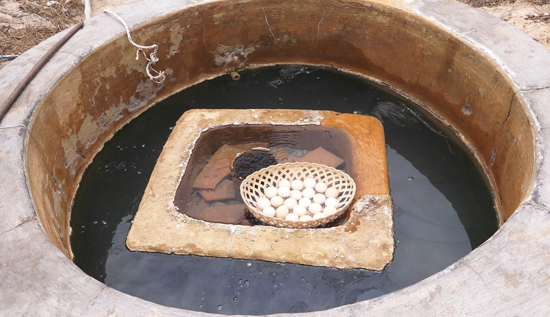 Suối nước nóng Bưng Thị