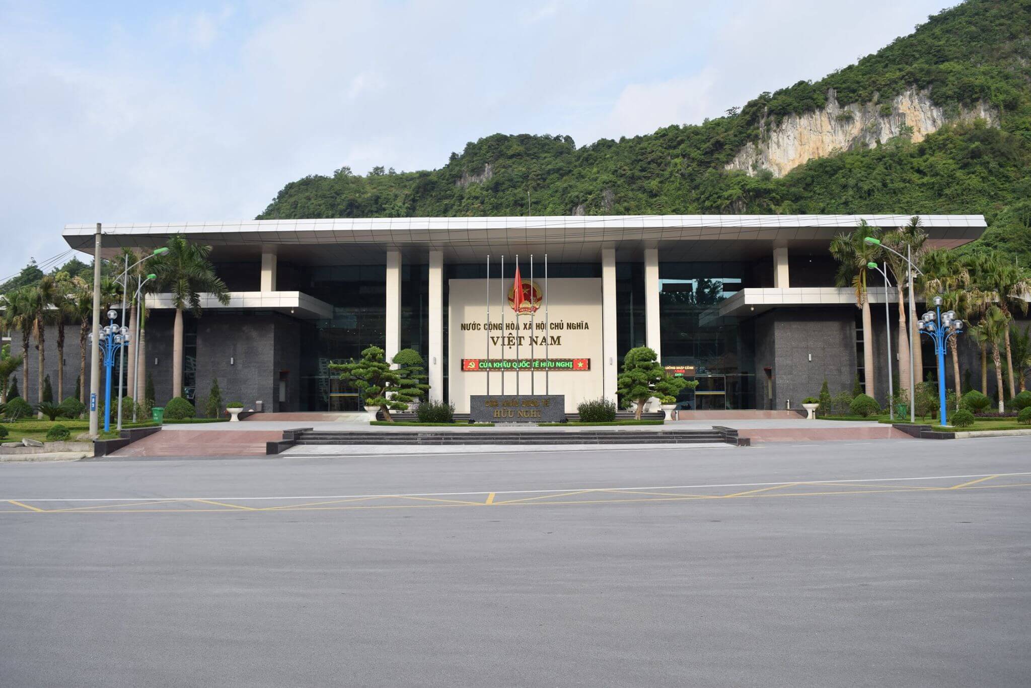 Cửa khẩu quốc tế Hữu Nghị Quan