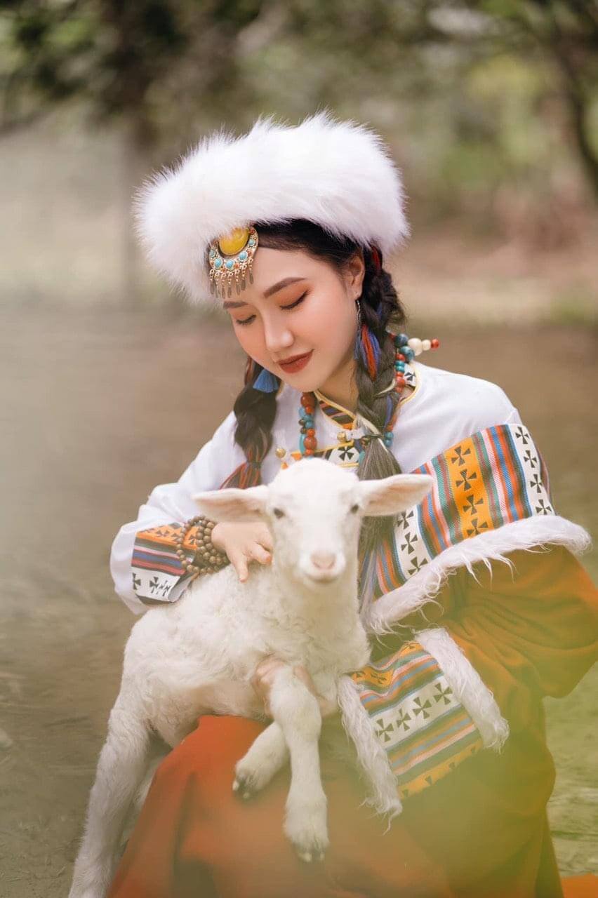 Đến đây, du khách được đắm mình vào không gian rực rỡ sắc màu của các loài hoa.