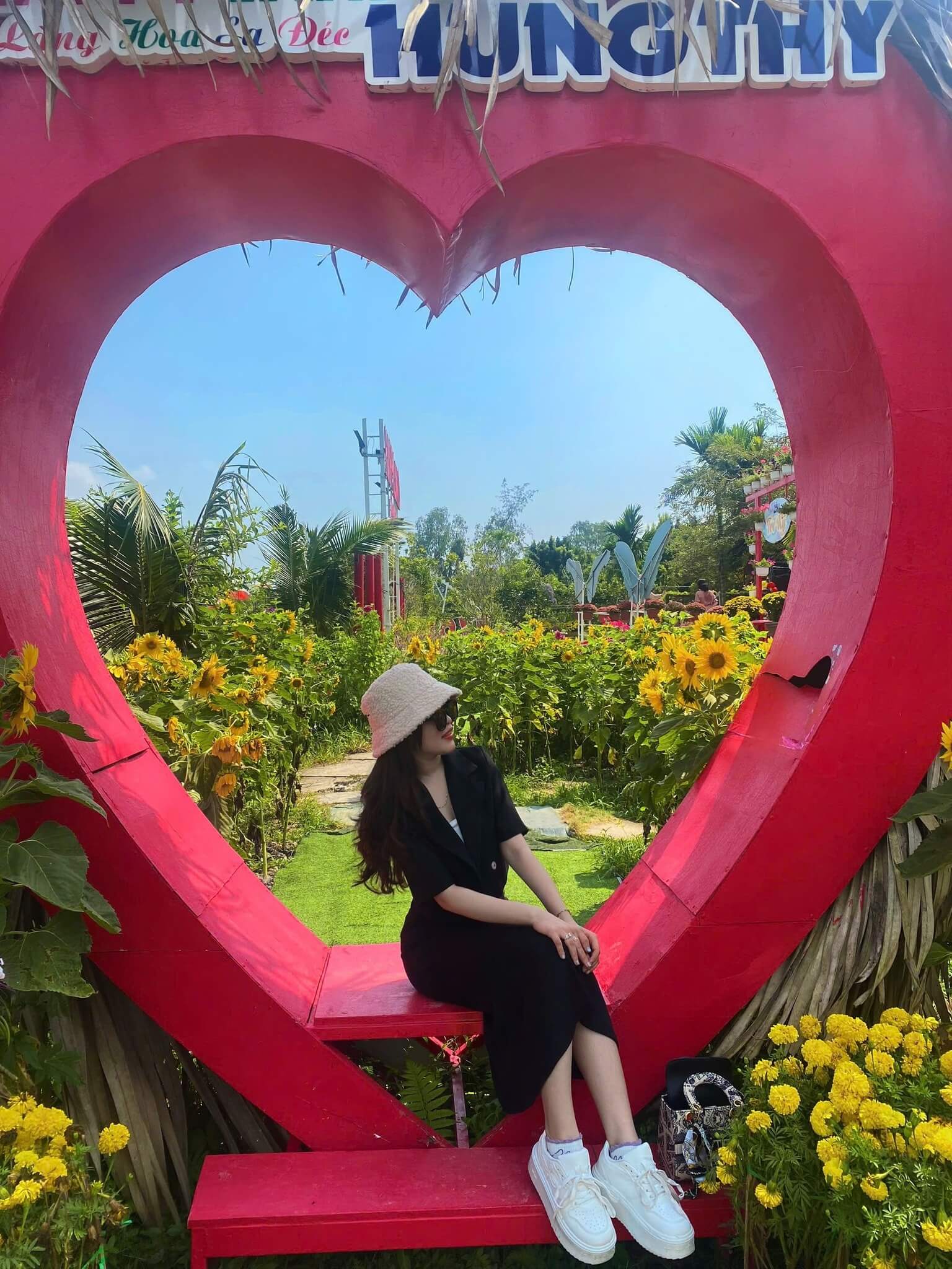 Quy mô của Happy Land Hùng Thy Sa Đéc Happy Land Hùng Thy có diện tích rộng lớn, được quy hoạch thành nhiều khu vực khác nhau để phục vụ các hoạt động tham quan, vui chơi và giải trí.