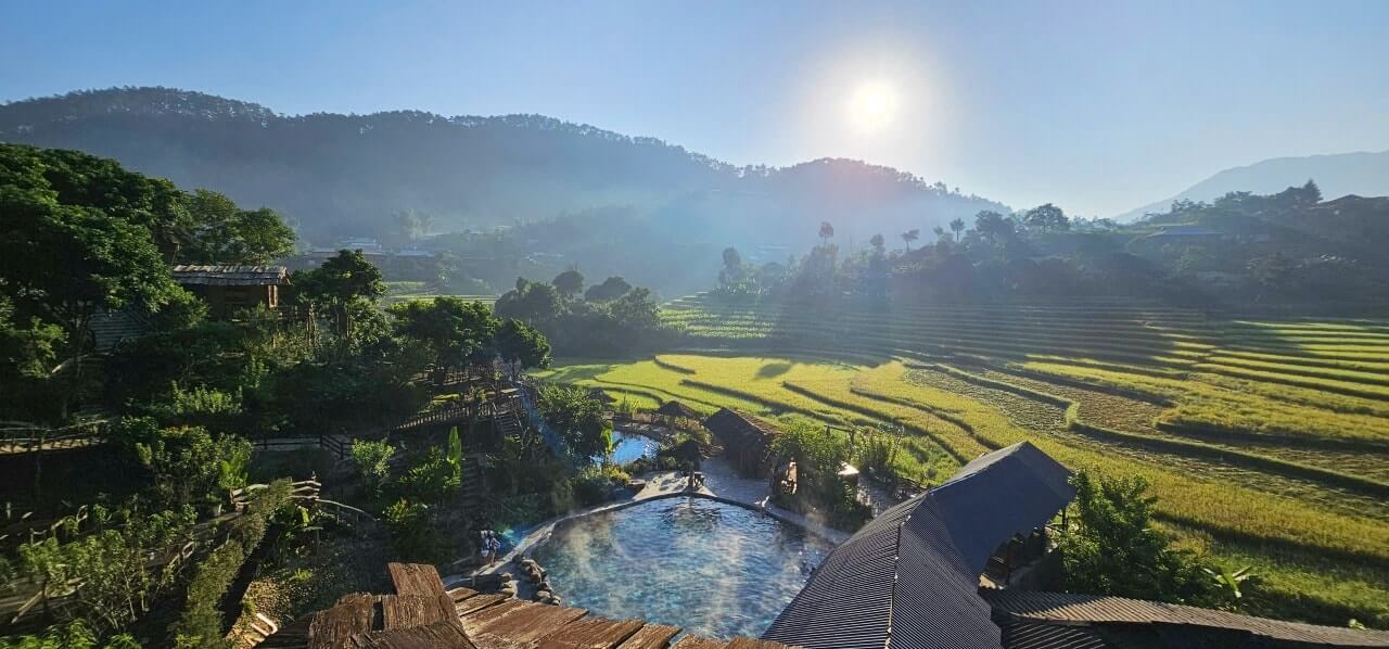 트램 타우 핫 미네랄 스프링