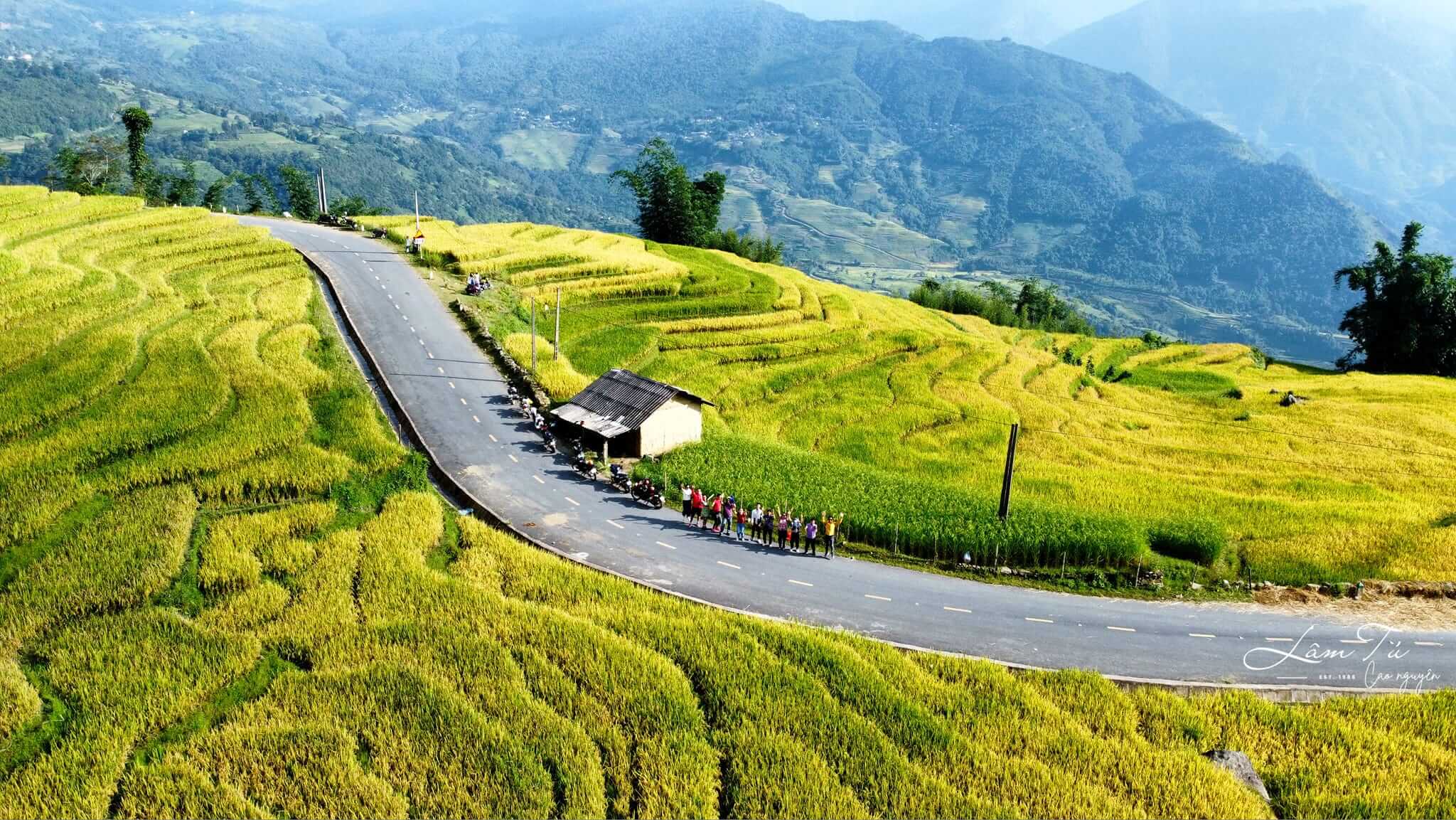 Nếu có dịp bạn hãy một lần khám phá Bản Xèo Bát Xát để tận hưởng bức tranh đẹp kỳ vĩ của đất trời Tây Bắc