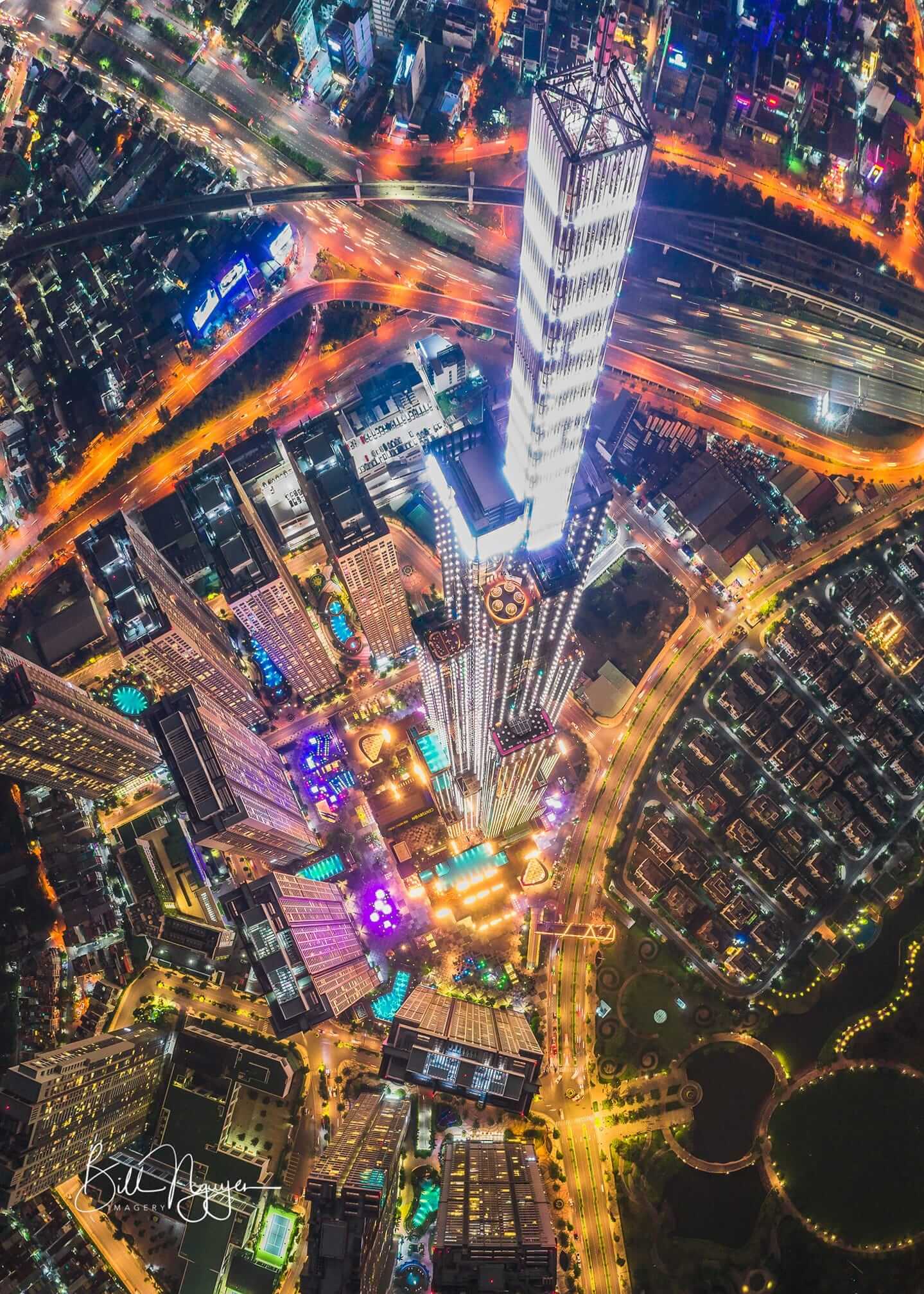 ベトナムで最も高い建物であるだけでなく、ランドマーク81は東南アジアで最も高い建物であり、現代的で上品な美しさを備えています。