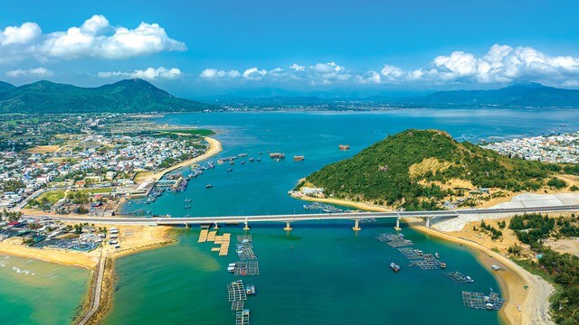 De Gi Beach- 빈 딘 땅에 숨겨진 깨끗한 진주, 자연을 사랑하는 사람들에게 이상적인 목적지입니다.