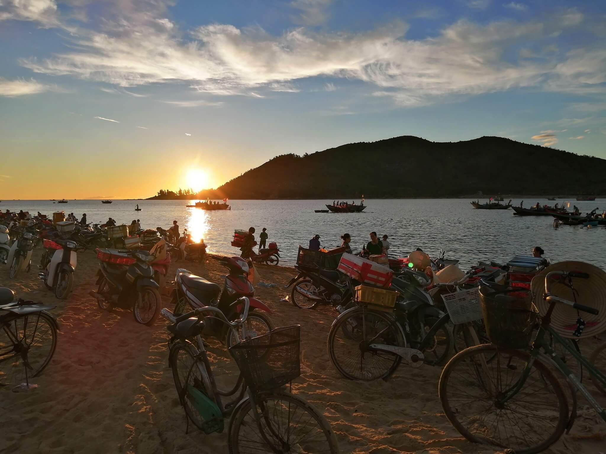 Làng cá Cửa Nhượng