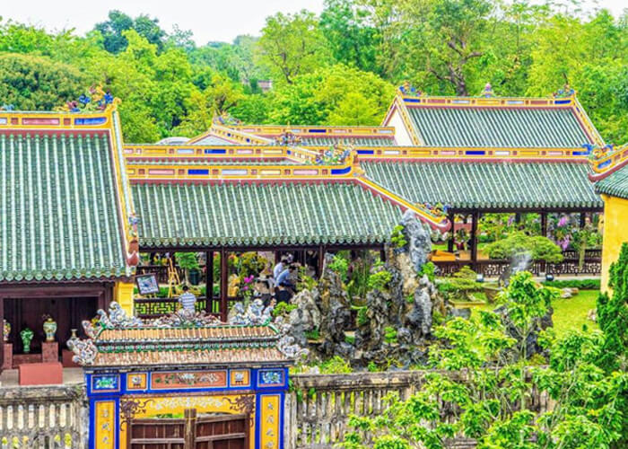 ローワーガーデンは、平和と余暇を愛する人々のための色合いの光景です。