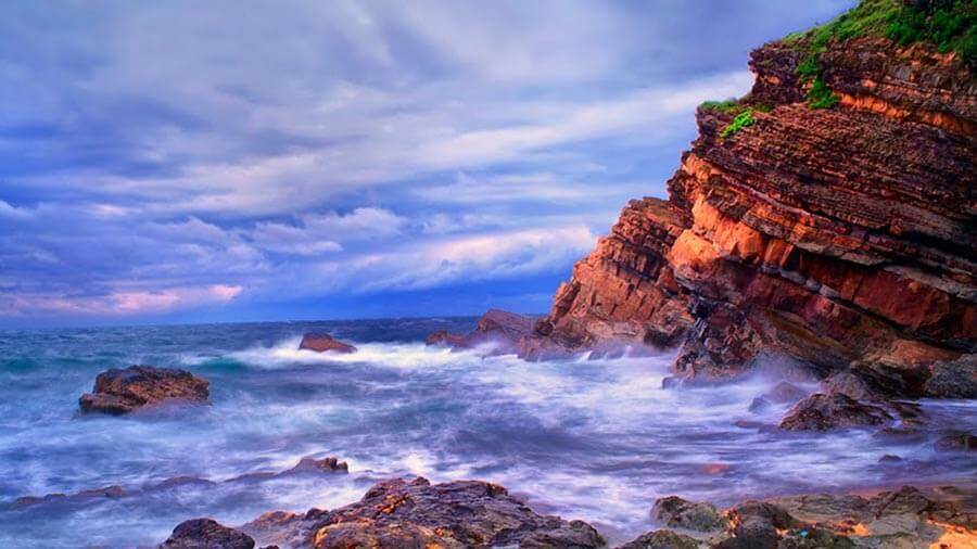 Bãi đá Móng Rồng