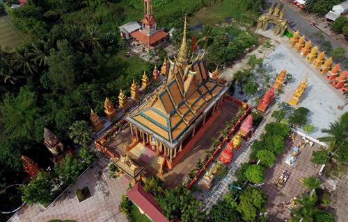 Monivongsa Bopharam Pagodaは、Dat Muiで最も壮大な寺院として知られています