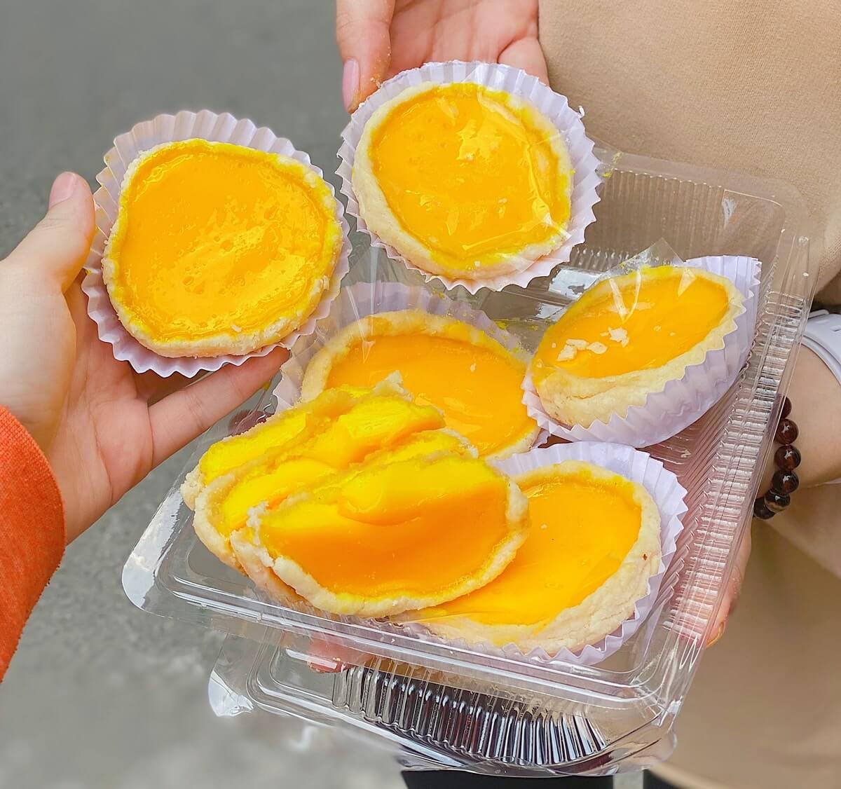 Hong Phat China Town Bakeryは香港スタイルの卵タルトで有名です