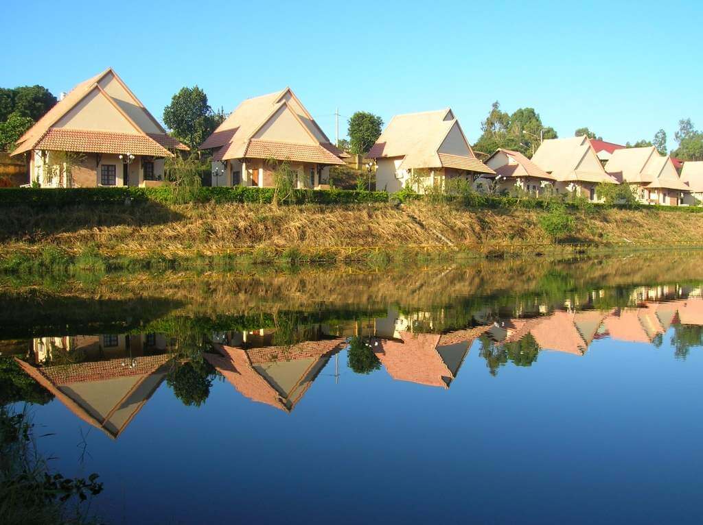 Dien Hong Lake의 방갈로 공원