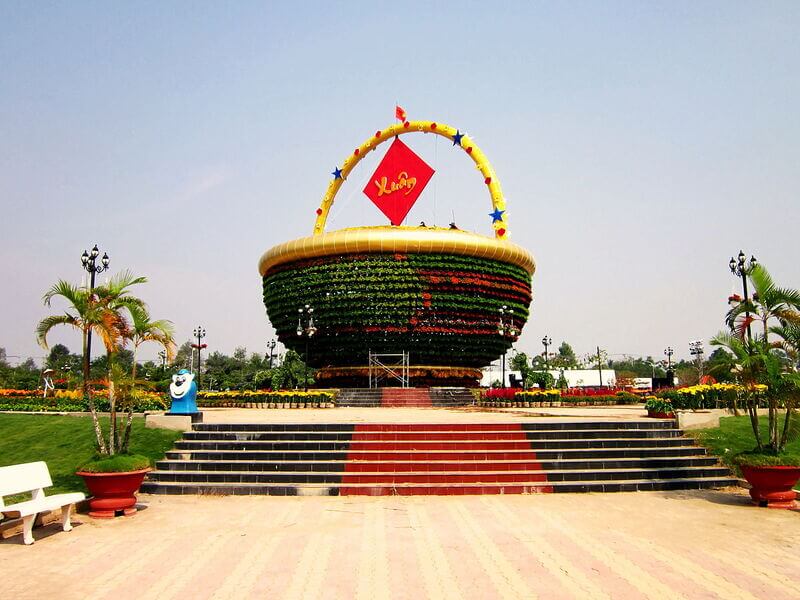 Với diện tích rộng lớn, ngập tràn cây cối và hoa cỏ, đây chắc chắn sẽ là điểm đến thú vị trong hành trình bạn khám phá vẻ đẹp của Đồng Tháp.