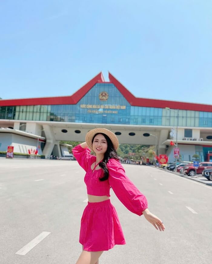 Cửa khẩu Quốc tế Hữu Nghị Lạng Sơn đóng vai trò quan trọng trong giao thương kinh tế.